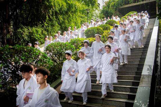 ��֦���l���WУ��������