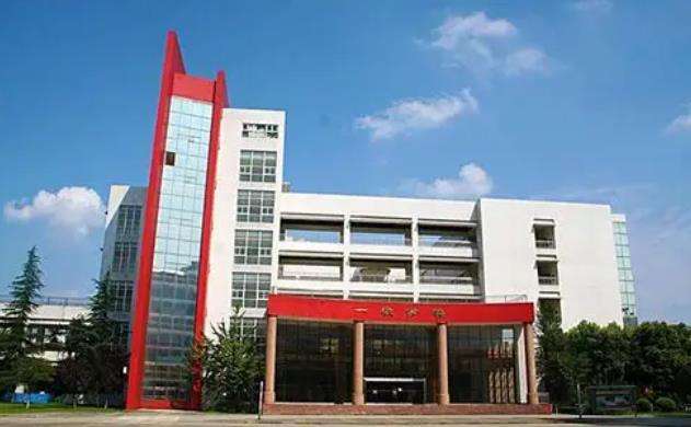 �Ĵ������WԺ�����е�ˇ�g�WУ2026����������