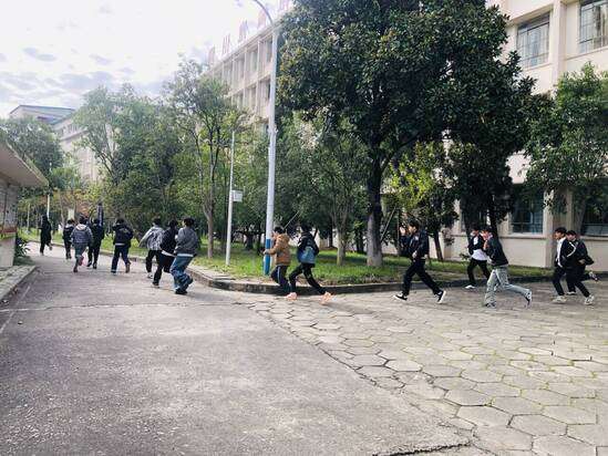 �Ծ��ٷ�������δ��ȼ�������Ĵ�ˮ��ˮ늼����W(xu��)Ժ�e��������(y��ng)���ݾ���֪�R(sh��)��Ӗ(x��n)