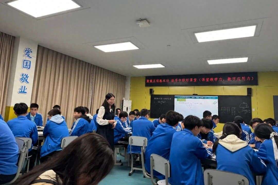 �p���^(q��)����(sh��)�W(xu��)���л��(d��ng)�ڳɶ������Ϣ�W(xu��)У����_չ