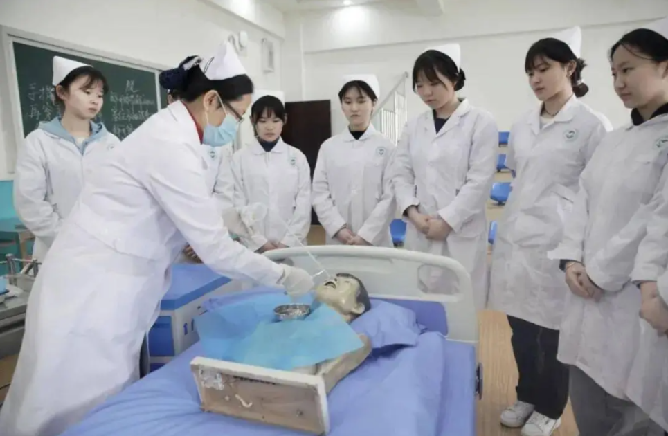 �ɶ����tˎ��W�����tԺᘾČWУ��ʲô���I��