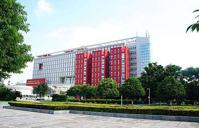 �Ĵ������W(xu��)Ժ�����е�ˇ�g(sh��)�W(xu��)У��ʲô���I(y��)��