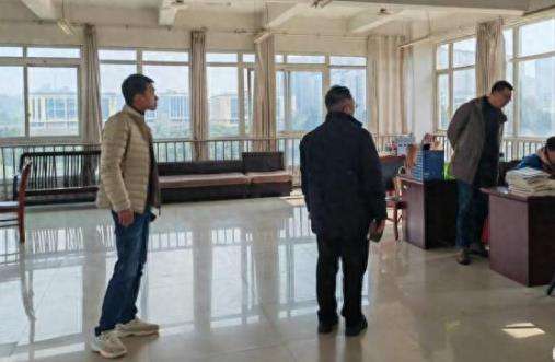 ��ɽ�лݵ¾C�ϸ����_չ��ĩУ�@ȫ��z�飬����У�@��ȫ�cҎ(gu��)������