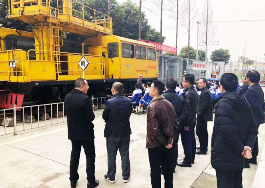 �ɶ��Ă��WУ���F·���\���Ռ��I����ô������