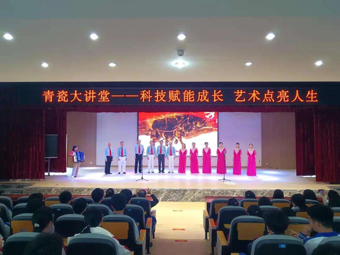 ����t���c����ƌW���ڳɶ�����C�ϸ��Е���ײ�����ӵĻ𻨣�