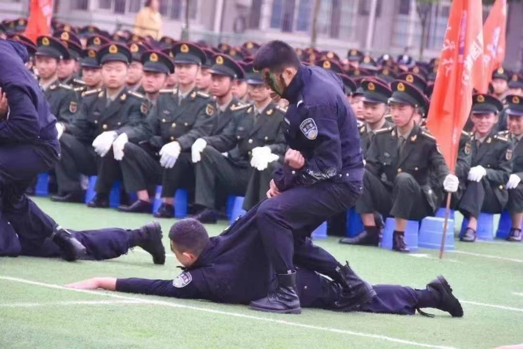 �ϳ���ӹ��I(y��)�W(xu��)У���ϳ���ӹ��I(y��)�W(xu��)У���Ĵ�ʡ�����������أ�����˲Ż��أ�����Щ���I(y��)